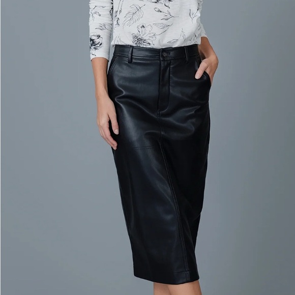 Elegant faux Black Leather Skirt - Picture 2 of 4